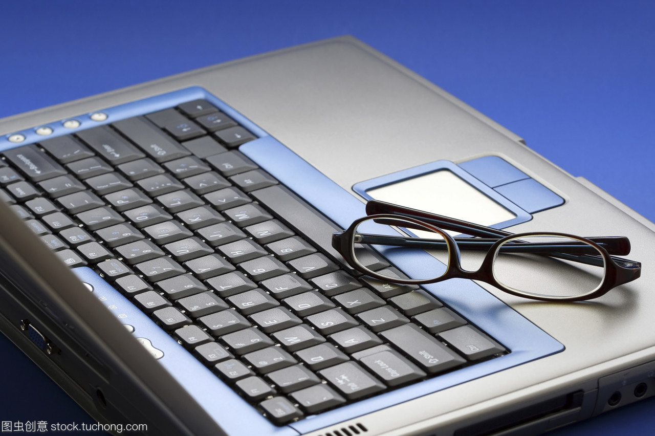 從鍵盤(pán)到云端 計(jì)算機(jī)網(wǎng)絡(luò)技術(shù)如何重塑現(xiàn)代生活