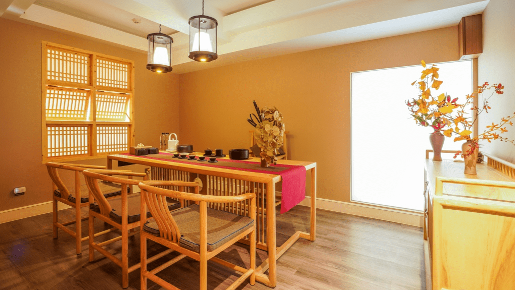 鬧市一隅新中式茶館 倉儲(chǔ)服務(wù)何以成年輕人新寵？